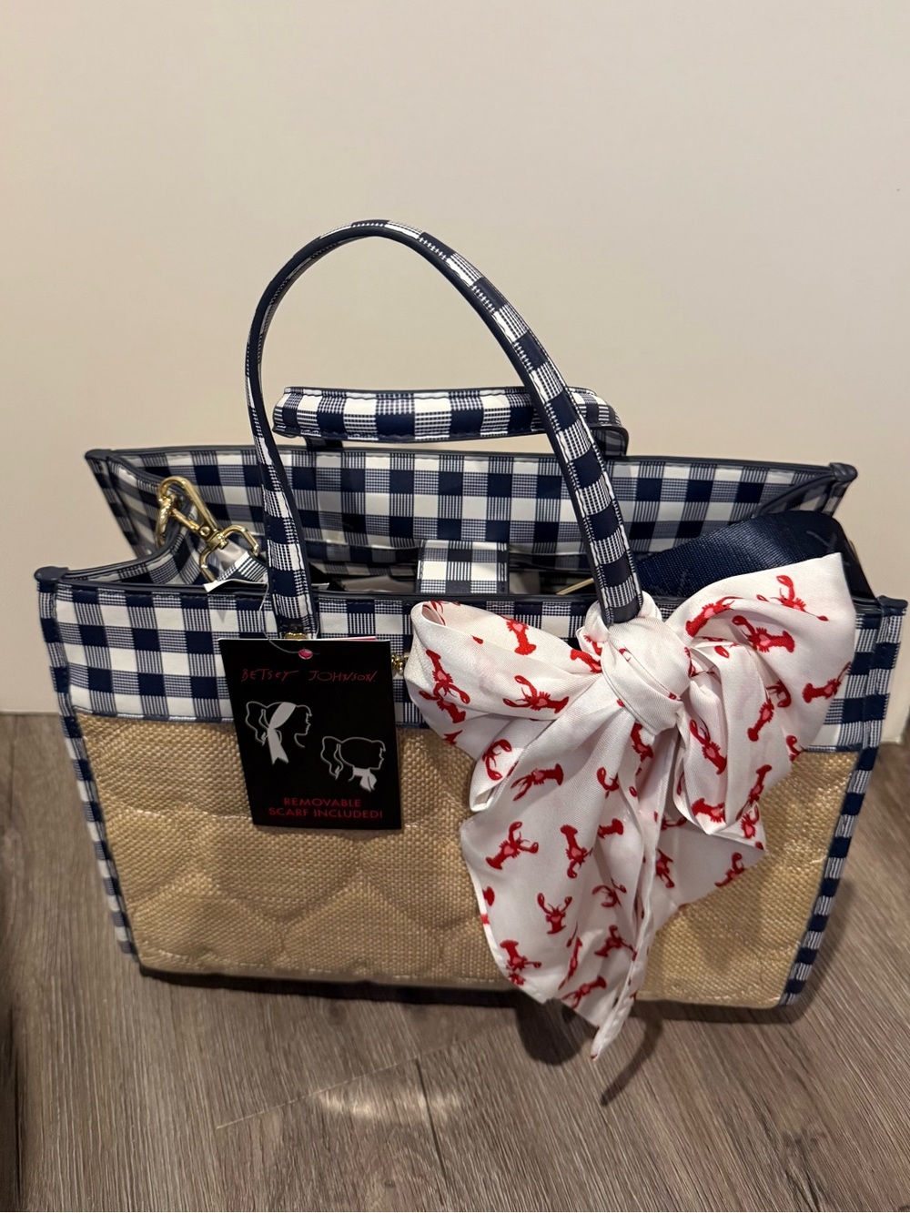 VIRAL!! Betsey Johnson Navy Gingham & Heart Tote with Red Lobster Scarf- NWT - Picture 3 of 6